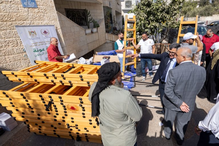 القدس.. إطلاق حملة “عونة” لقطاف الزيتون بدعم من وكالة بيت مال القدس الشريف