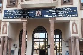 بمدينة سطات التلميذ ضربا والإعدادية خربا والمسؤول نقبا والأسرة ندبا والوزارة هربا