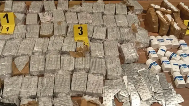تفكيك شبكة تهريب دولية للمخدرات في ميناء طنجة وحجز 64080 قرص مخدر.
