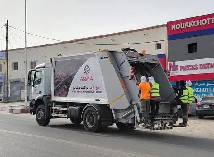 شاحنات الأزبال تحوّل طريق مطرح طنجة إلى فخ للموت.. ومطالب بتدخل عاجل للدرك الملكي