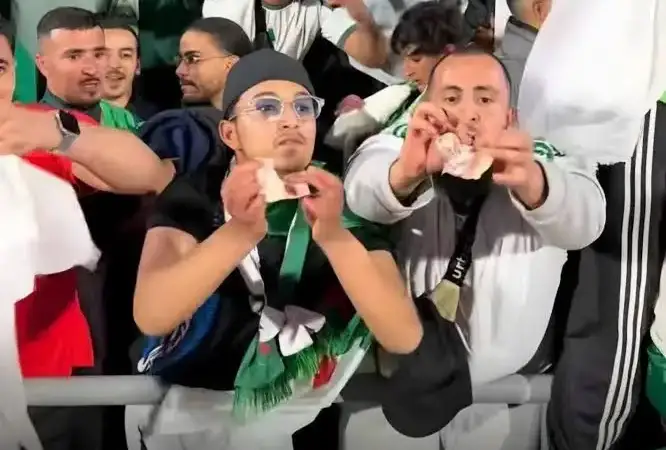 ثمانية أشهر حبسا نافذا لمواطن جزائري بتهمة تمزيق العملة الوطنية داخل ملعب مراكش