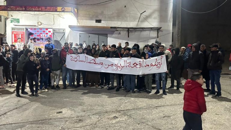 ساكنة حي الكريان بتطوان تستنجد بعامل الإقليم لوقف تثبيت لاقط هوائي وسط الحي