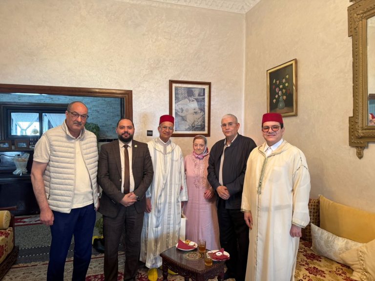 عامل إقليم تطوان في زيارة تفقدية لعائلة الهرم المرحوم محمد العربي التمسماني بمناسبة الذكرى 25 لوفاته