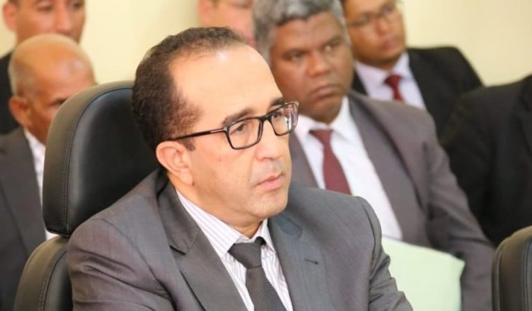 ساكنة إزمورن وآيت قمرة تستنكر تأخر ربط الماء والكهرباء وتطالب العامل بفتح تحقيق في شكايات المواطنين
