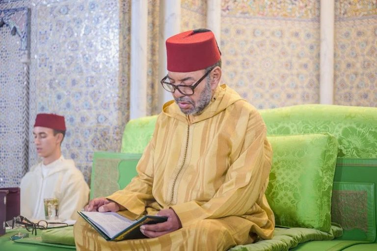 الملك محمد السادس يترأس بالقصر الملكي بالرباط حفلا دينيا إحياء لليلة المولد النبوي الشريف
